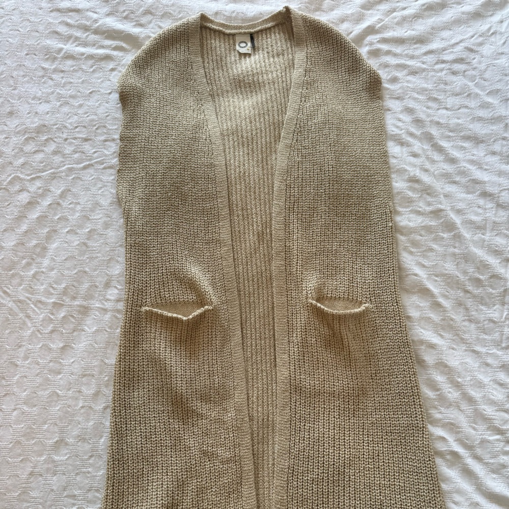 Women's knitted cardigan